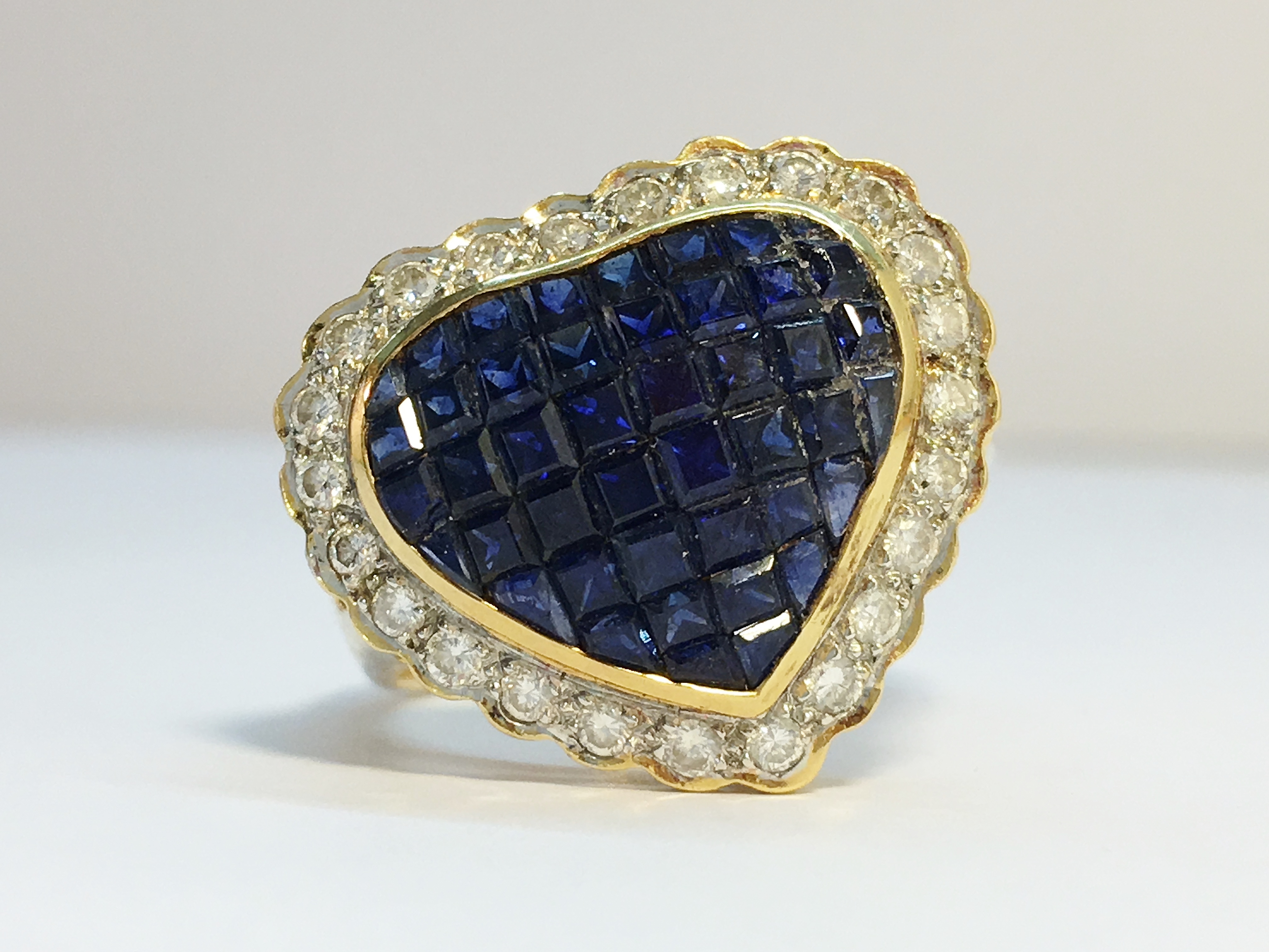 An 18ct gold sapphire and diamond heart shaped ring, size U.
