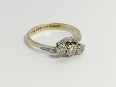 An 18ct 2.4 gram yellow gold 3 stone diamond cross over ring, size M.