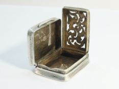 A 19th century silver vinaigrette, hall marked Birmingham 1872, maker G.U.