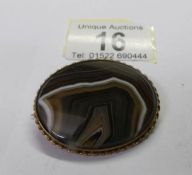 A 9ct gold brooch set polished agate.