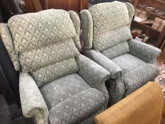 2 reclining armchairs