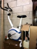 A Davina McCall exercise machine & a mini stepper