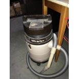 A wet & dry cylinder vacuum cleaner
