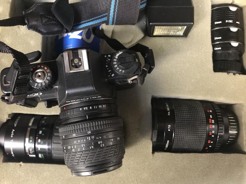A Praktica bx20 camera plus accessories in silver camera box with other cameras/accessories - Image 2 of 3