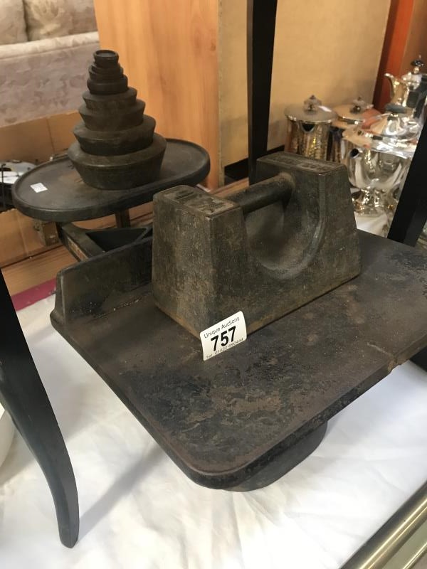 A set of Avery scales with weights