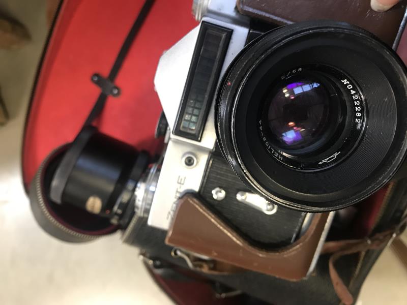 A Praktica bx20 camera plus accessories in silver camera box with other cameras/accessories - Image 3 of 3