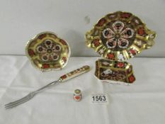 3 Royal Crown Derby Old Imari pattern pin dishes, a pickle fork and a thimble.