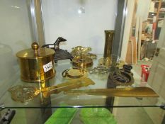 A mixed lot of brass ware including shell case, horse brasses etc.