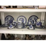 A quantity of Willow pattern blue & white dinner/tea ware