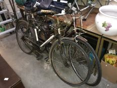 A men's Hopper Tahiti bike and a ladies Raleigh bike