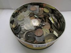 A large quantity of unsorted coins.