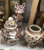 A chinese cat and 2 vases (1 lid missing)