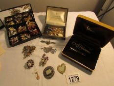 A mixed lot of earrings, brooches, pendants etc.