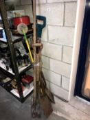 A quantity of garden hand tools & electric shears etc.