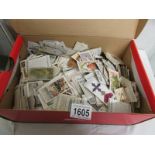 A box of approximately 2000 cigarette cards including Players, Wills, Kensitas, Phillips etc.