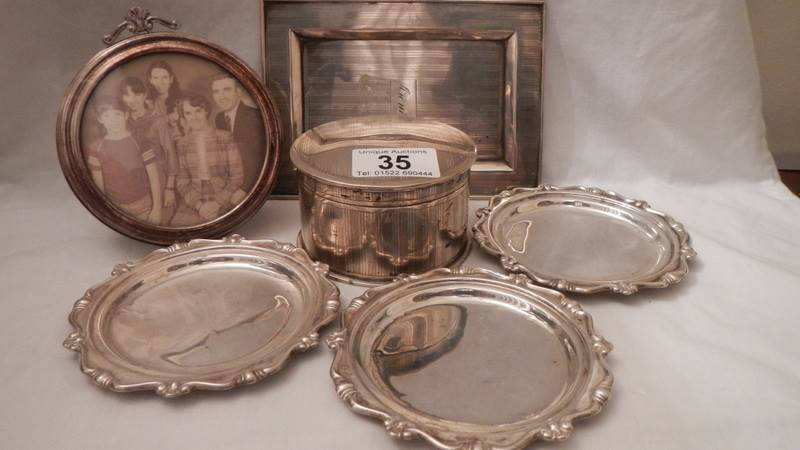 3 silver (800) dishes and 3 unmarked white metal dishes. - Image 4 of 6