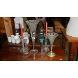 2 pairs of glass candlesticks and 2 glass vases.