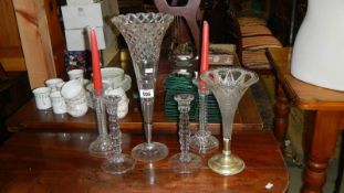 2 pairs of glass candlesticks and 2 glass vases.
