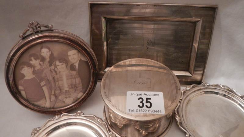 3 silver (800) dishes and 3 unmarked white metal dishes. - Image 3 of 6