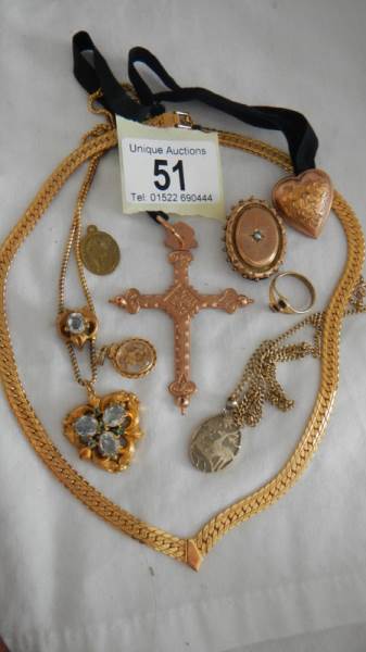 A mixed lot of good quality yellow metal jewellery.