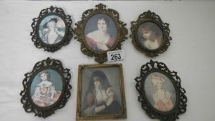 6 decorative frames with portraits.