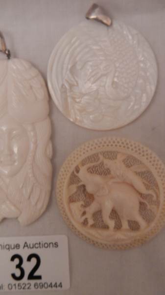 4 interesting bone and mother of pearl pendants etc., depicting animals and female figures. - Image 3 of 4
