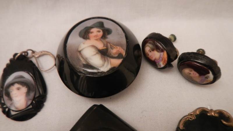 A collection of mourning jewellery including earrings, brooch, - Image 2 of 4