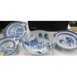 5 assorted Chinese blue and white plates.