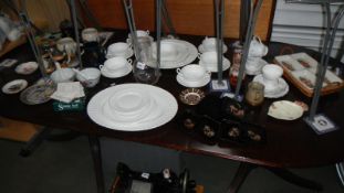A large quantity of miscellaneous china