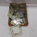 A mixed lot of foreign coinage, discontinued UK £1 coins and foreign bank notes.
