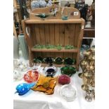 18 assorted items of coloured art glass