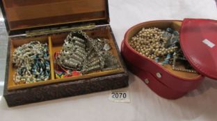 2 jewellery boxes and a mixed lot of costume jewellery.