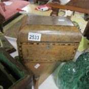 2 old boxes (one containing jewellery).