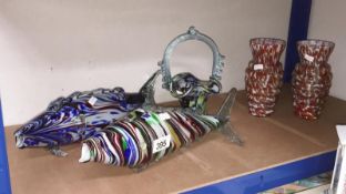 5 pieces of art glass including 2 fish