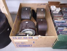 7 mantel clocks including 2 bakelite examples