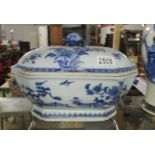 An 18th century Qian Long period Chinese blue and white lidded tureen.