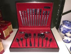 An Onieda cased cutlery set