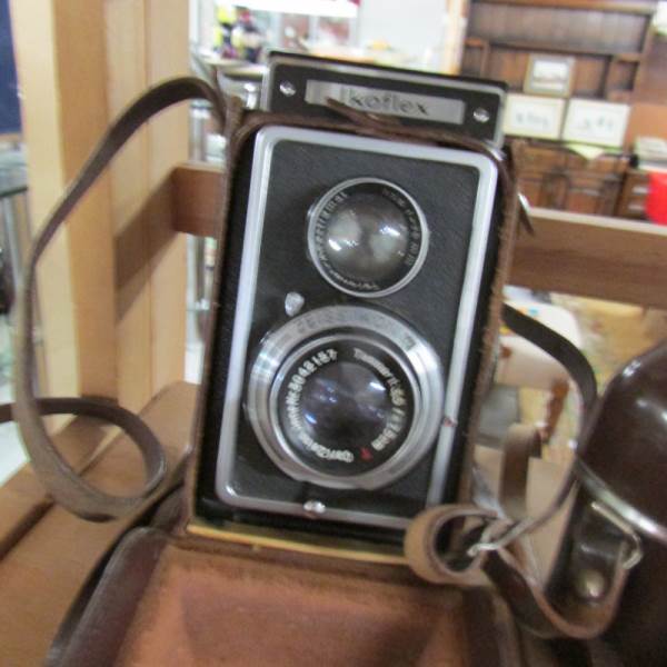 A Zeiss Ikon 'Ikoflex' camera with case, untested. - Image 2 of 2