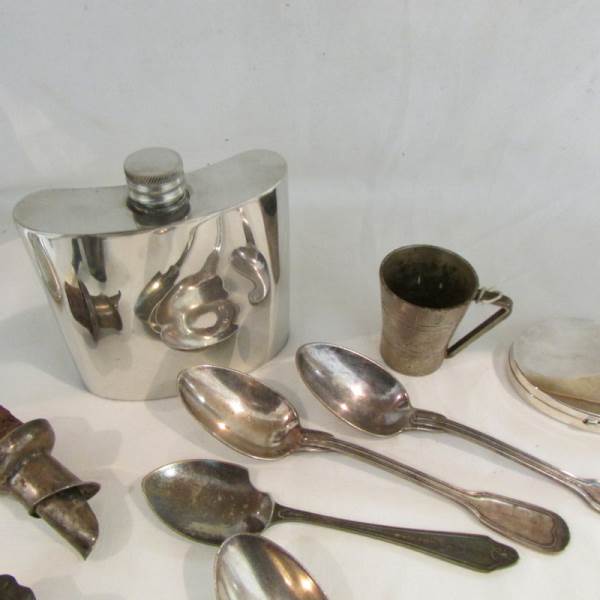 A mixed lot of silver plate including hip flask, cutlery etc. - Image 4 of 4