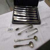 A cased set of silver handled butter knives, 2 silver spoons and 2 silver sugar tongs.