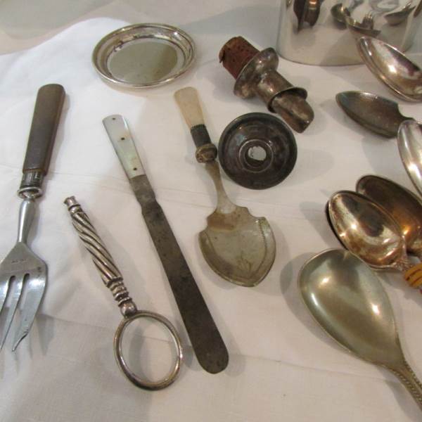 A mixed lot of silver plate including hip flask, cutlery etc. - Image 3 of 4