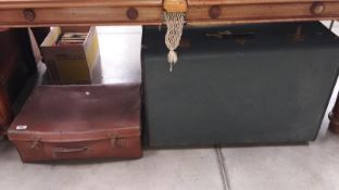 2 vintage suitcases