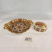 A Royal Crown Derby Old Imari trinket box and dish.