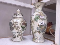 2 Chinese vases