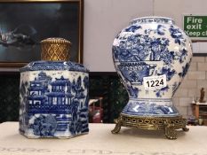 2 blue and white chinese vases