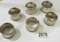 A set of 6 silver napkin rings, approximately 90 grams.