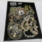 A mixed lot of costume jewellery.