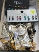 A mixed lot of fashion earrings