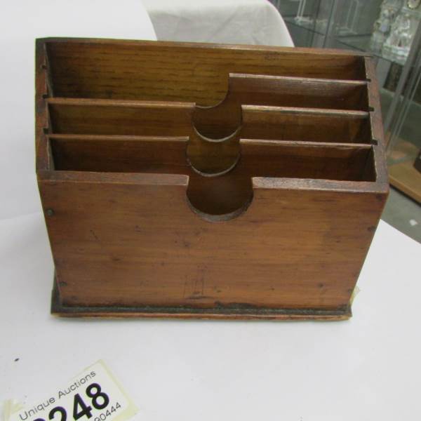 4 desk top items including letter rack, pencil sharpener and 2 perpetual calendar's. - Image 3 of 5
