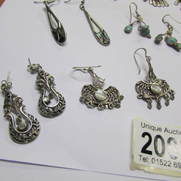 Approximately 10 pairs of fashion earrings including some silver. - Image 7 of 7